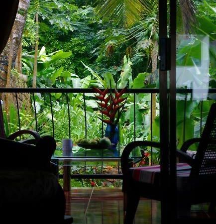 Papayas Self Catering Room Victoria Exterior foto