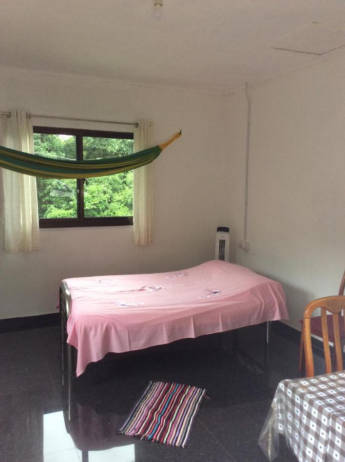 Papayas Self Catering Room Victoria Exterior foto